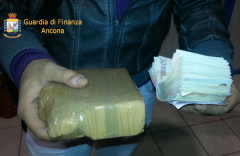 Operazione di contrasto allo spaccio di cocaina da parte della Guardia di Finanza di Ancona