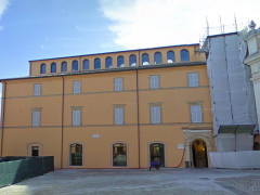 La Biblioteca Comunale Mozzi - Borgetti, in piazza Vittorio Veneto, a Macerata