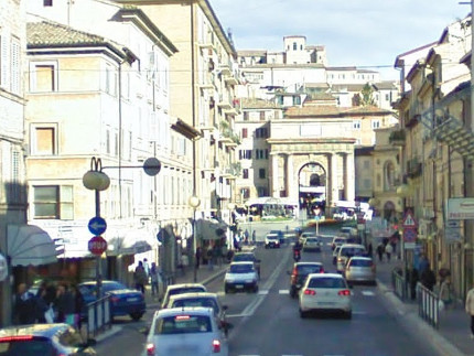 corso Cairoli, a Macerata