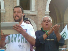 Matteo Salvini e Sandro Zaffiri contestati a Senigallia