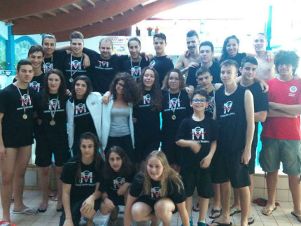 I ragazzi e le ragazze del Centro Nuoto Macerata ai Campionati estivi di salvamento a Roma