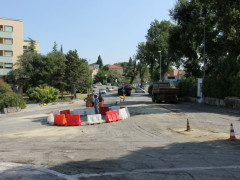I lavori di rifacimento della pavimentazione stradale di via Montale nel quartiere di Collevario