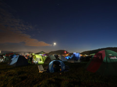 Campeggio in notturna al Montelago Celtic Festival