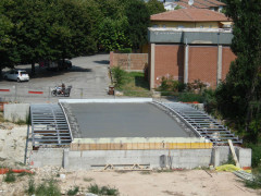 il ponte sul fiume Potenza. Nella foto: i lavori in corso sul ponte che unirà via Gorgonero al rione di Contro