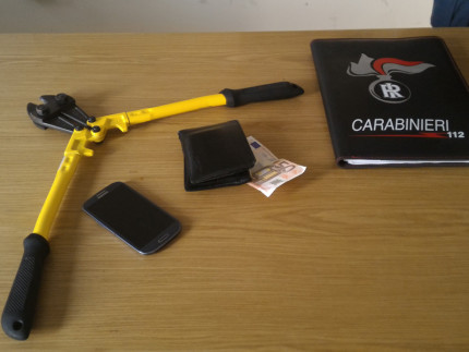 Il materiale oggetto del furto posto sotto sequestro dai Carabinieri