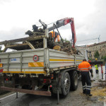 Operazioni di pulizia del ponte S.Antonio sul fiume Potenza a San Severino Marche