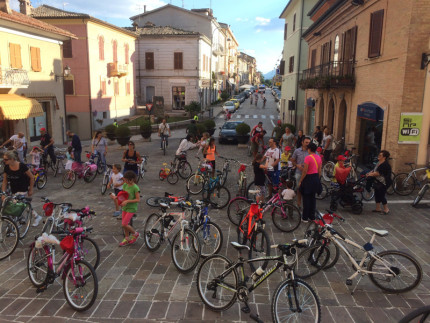 I partecipanti alla biciclettata 2015 a Castelraimondo