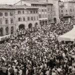 piazza del Popolo a San Severino Marche in una foto degli anni '70
