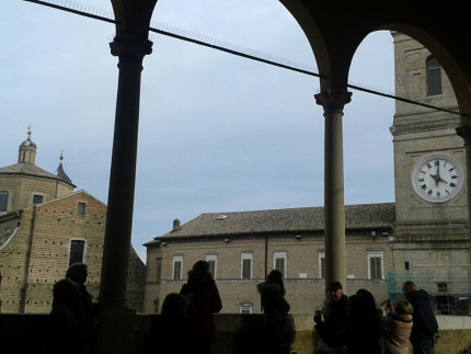 La visita ai monumenti di piazza della Libertà