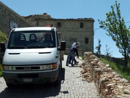 L'esecuzione dei lavori nel borgo storico di Elcito