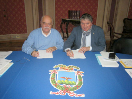 Il presidente della Provincia Pettinari e il sindaco di Tolentino Pezzanesi firmano il protocollo per la stazione unica appaltante