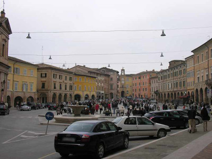 Piazza del popolo a San Severino Marche
