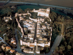 Il borgo e il castello di Gradara. Foto tratta da castellodigradara.it