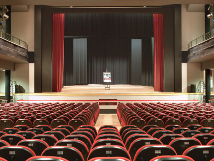 L'interno del teatro Rossini a Civitanova Marche (Mc)