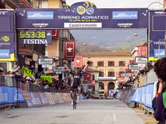 L'arrivo della Tirreno-Adriatica a Castelraimondo nel 2015
