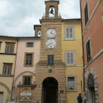 San Severino Marche: la torre dell'orologio. Foto di Carlo Leone per MacerataNotizie.it