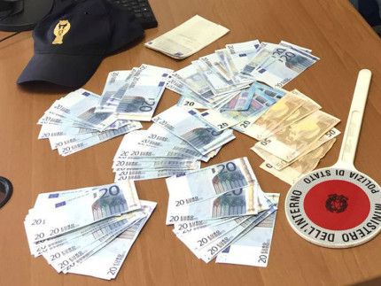 Le banconote false sequestrate dalla Polizia maceratese