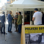 Il banchetto per la raccolta firme a Macerata sui controlli alle polveri sottili