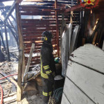 I Vigili del Fuoco di Osimo e Macerata intervenuti a Recanati, contrada Ricciola, per l'incendio in una rimessa