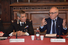 Unimc e Carabinieri: convenzione per la formazione del personale: il generale Favarolo (sx) e il rettore Lacché (dx)