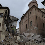 Il campanile di Camerino crollato su un'abitazione dopo il terremoto del 30 ottobre