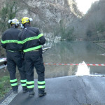 L'allagamento a Visso della strada provinciale 209 Valnerina provocato dalla deviazione del fiume Nera per la frana dovuta al terremoto del 30 ottobre 2016