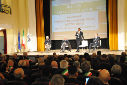 Incontro a Macerata con Matteo Renzi, Luca Ceriscioli, Vasco Errani e Fabrizio Curcio e i sindaci delle Marche dopo il terremoto del 26 e 30 ottobre 2016