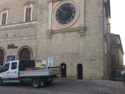 Teatro Lauro Rossi e torre dell'orologio a Macerata