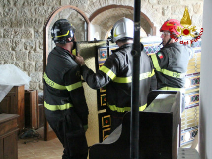 Recupero vetrata dala Chiesa Santa Chiara di Camerino