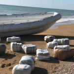 Il gommone pieno di marijuana trovato sulla costa di Porto Recanati
