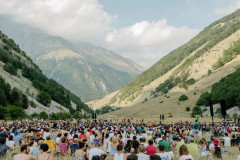 Il concerto di Brunori Sas a Foce di Montemonaco il 31 luglio 2017 per Risorgimarche