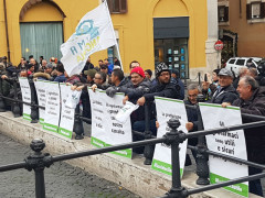 Agricoltori marchigiani manifestano a Roma