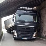 Tir rimasto incastrato a San Severino
