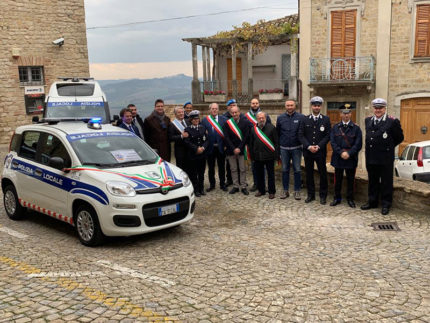 L'auto donata a Penna San Giovanni