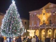 Piazza Mattei a Matelica nel periodo natalizio