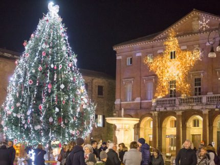 Piazza Mattei a Matelica nel periodo natalizio