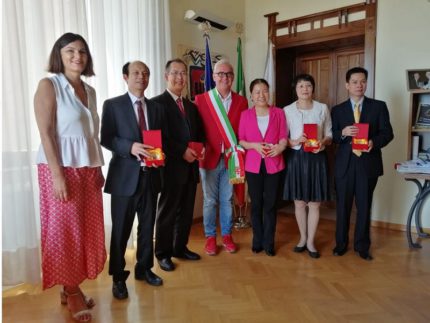 Deòegazione proveniente da Zhaoqing in visita a Macerata