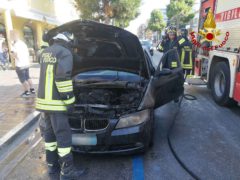 Auto in fiamme a Porto Recanati