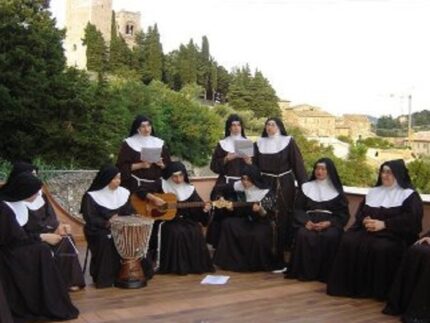 Suore a San Severino Marche