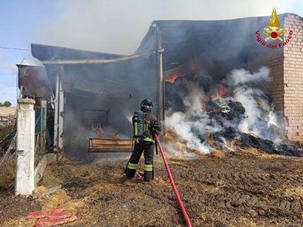 Incendio di un capanno agricolo a Treia