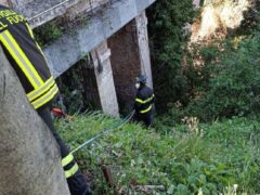 Anziano caduto nel fiume Potenza a San Severino