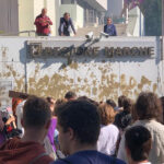 Il fango dell'alluvione 2022 sul palazzo della Regione Marche - Corteo #fridaysforfuture