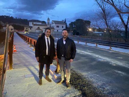 Luca Buldorini e Andrea Mozzoni sul ponte della Provinciale Murat