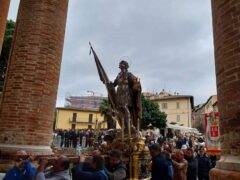 Processione nel centro di Camerino