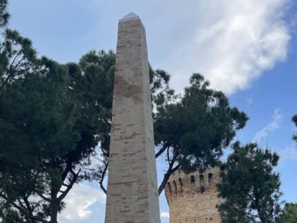 Obelisco a Treia