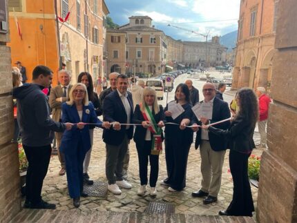 Inaugurazione a San Severino della mostra "Arte senz'arte"