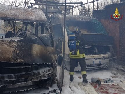 Incendio di due camper a Macerata