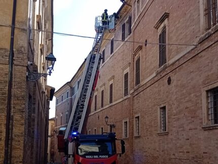 Vigili del Fuoco in via Salimbeni a San Severino