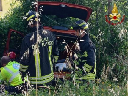 Automobile fuori strada a Urbisaglia