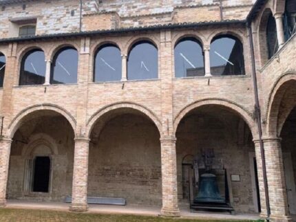 Chiostro del Duomo antico a San Severino